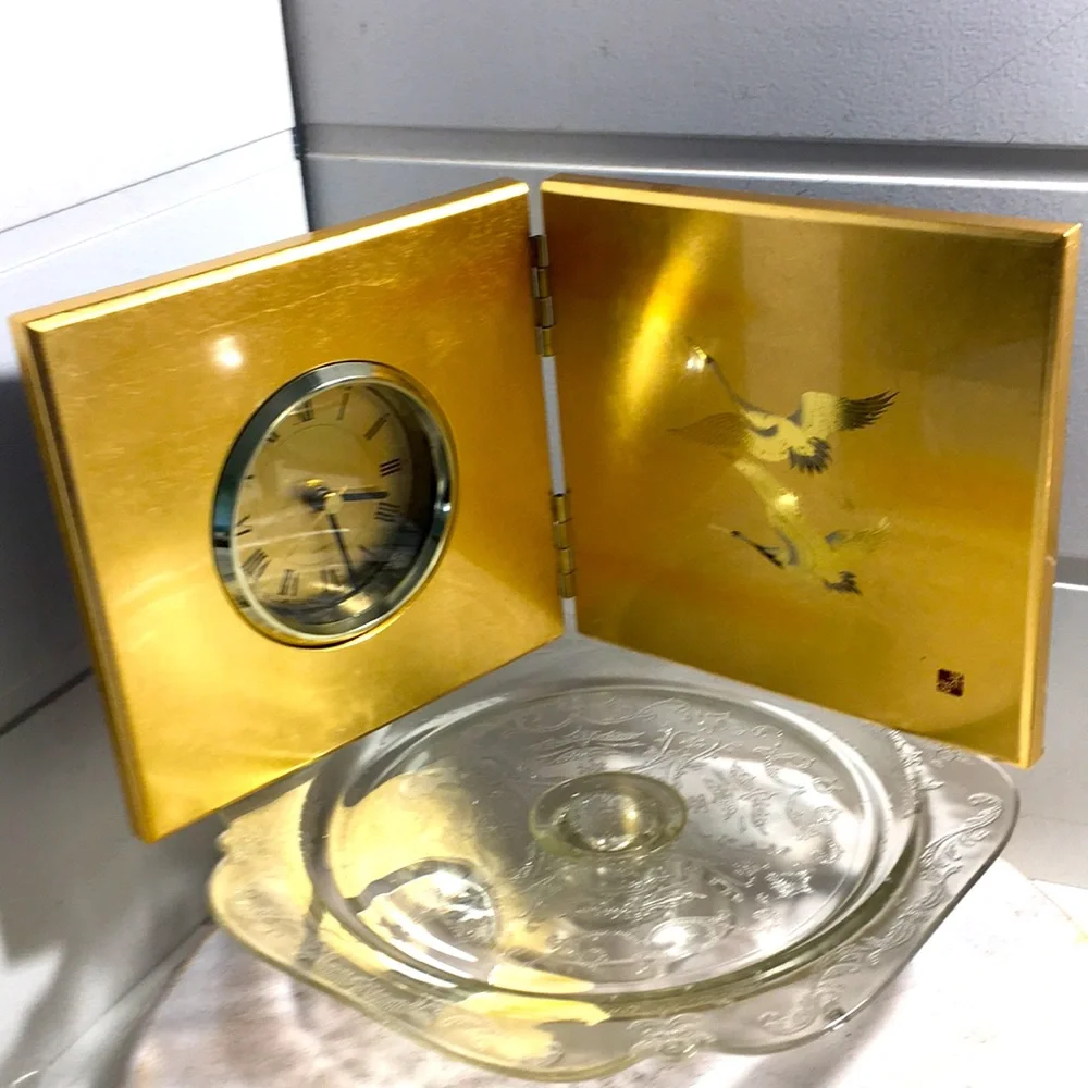 Vintage Japanese cranes folding quartz clock